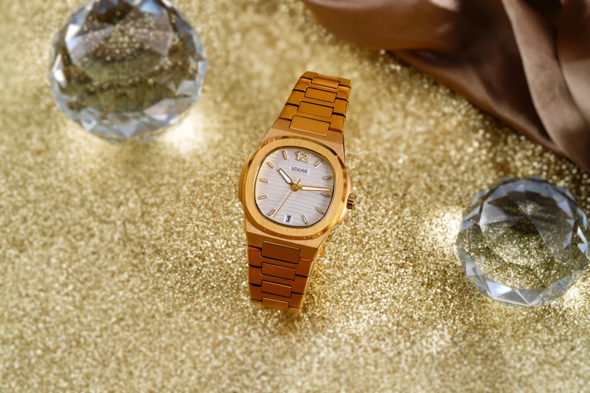 Vdear 30mm Square Case 3d Wavy Dial Luminous Date Lady Watch Luxury Quartz Women Watch 16