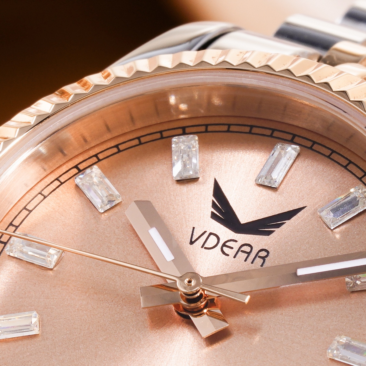 Vdear 28mm Round Case Sunray Dial With Crystal Scale Luminous Hands Small Ladies Quartz Watch 12