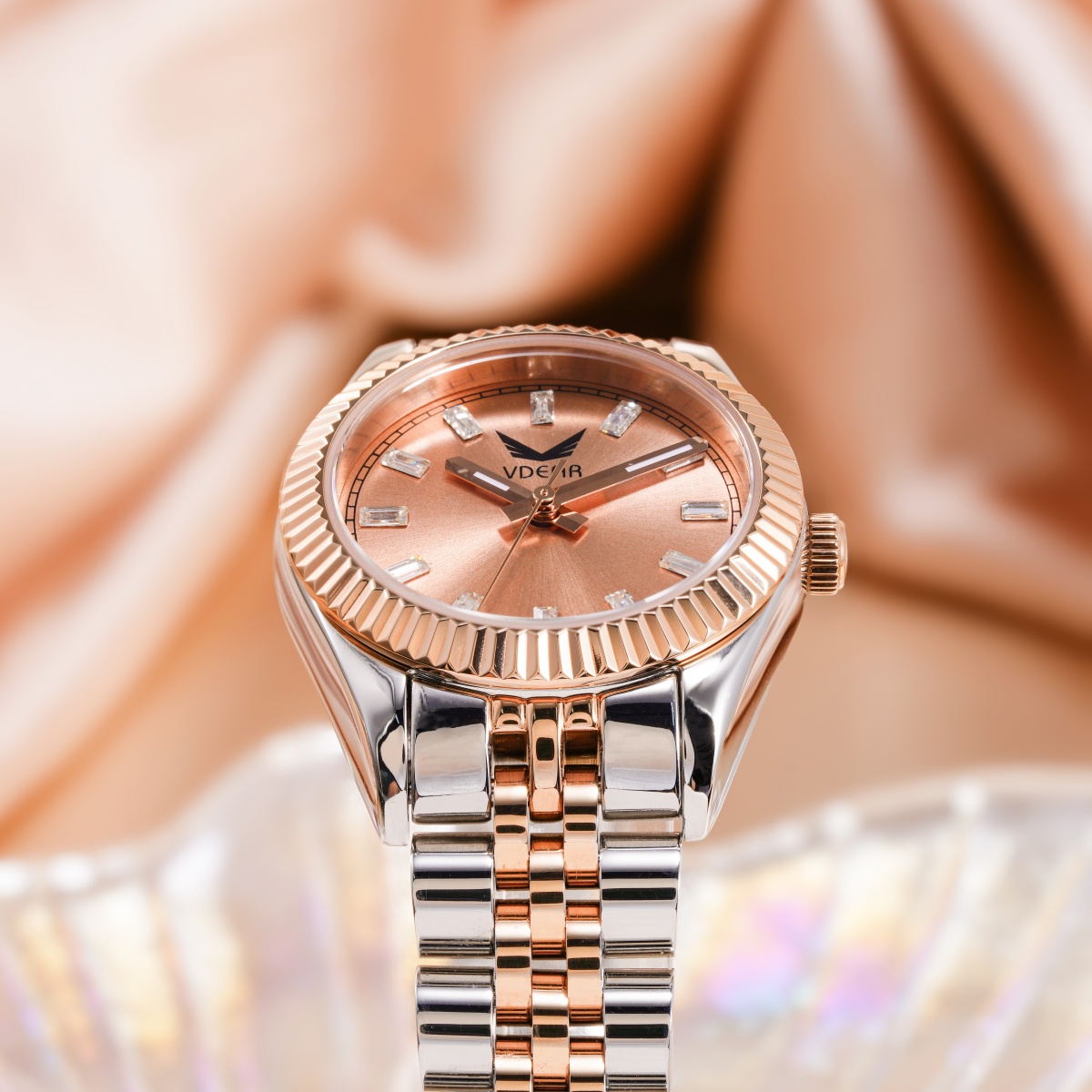 Vdear 28mm Round Case Sunray Dial With Crystal Scale Luminous Hands Small Ladies Quartz Watch 11
