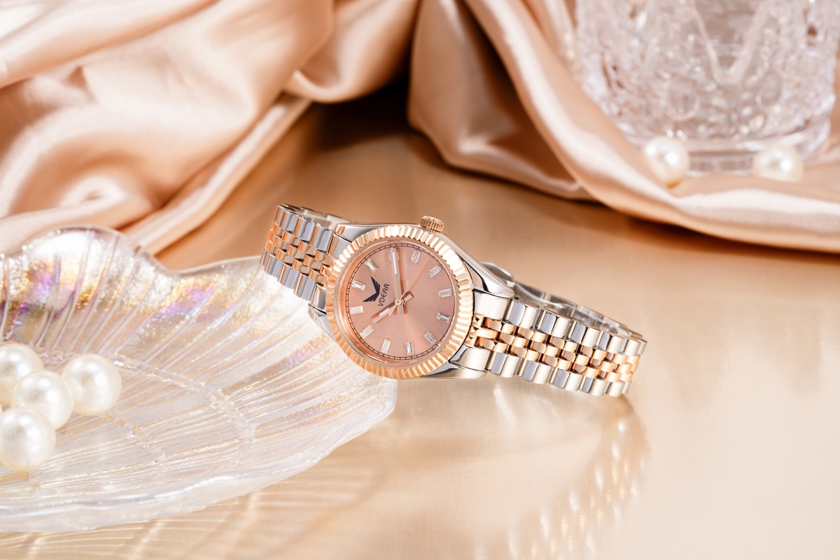 Vdear 28mm Round Case Sunray Dial With Crystal Scale Luminous Hands Small Ladies Quartz Watch 10