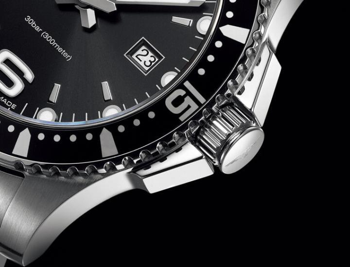 Watch crown shoulder guard