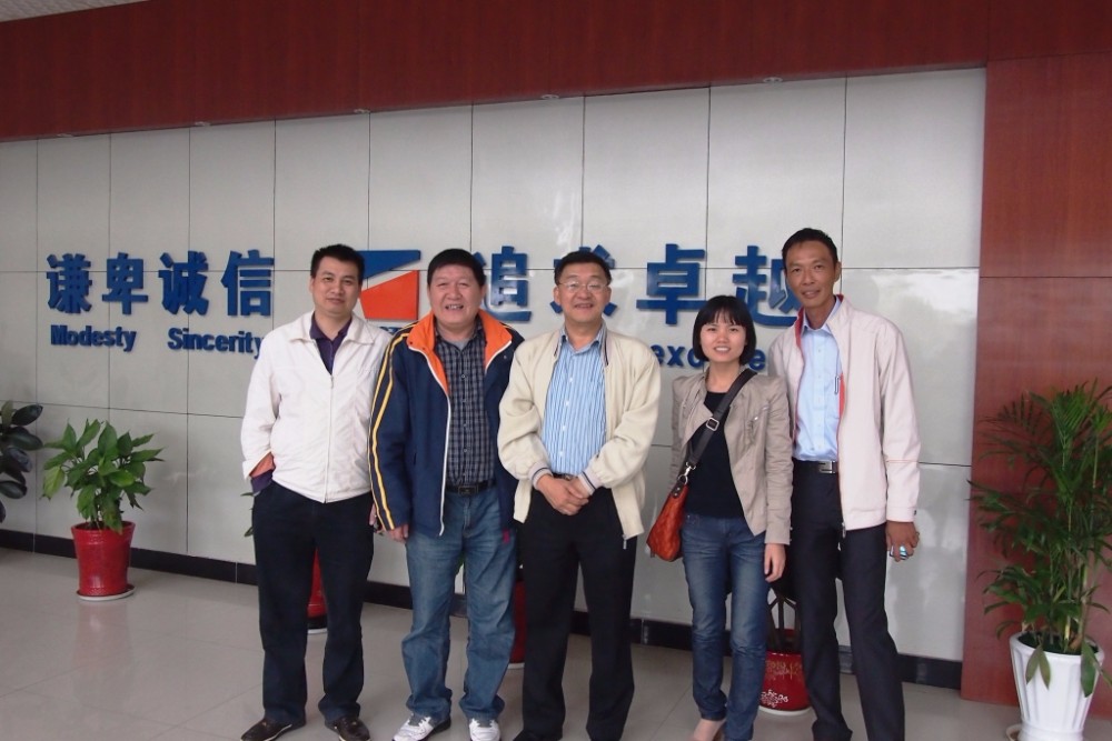 T-works - Hydraulic piling hammer 9T for precast concrete piles hydraulic piling hammer 12