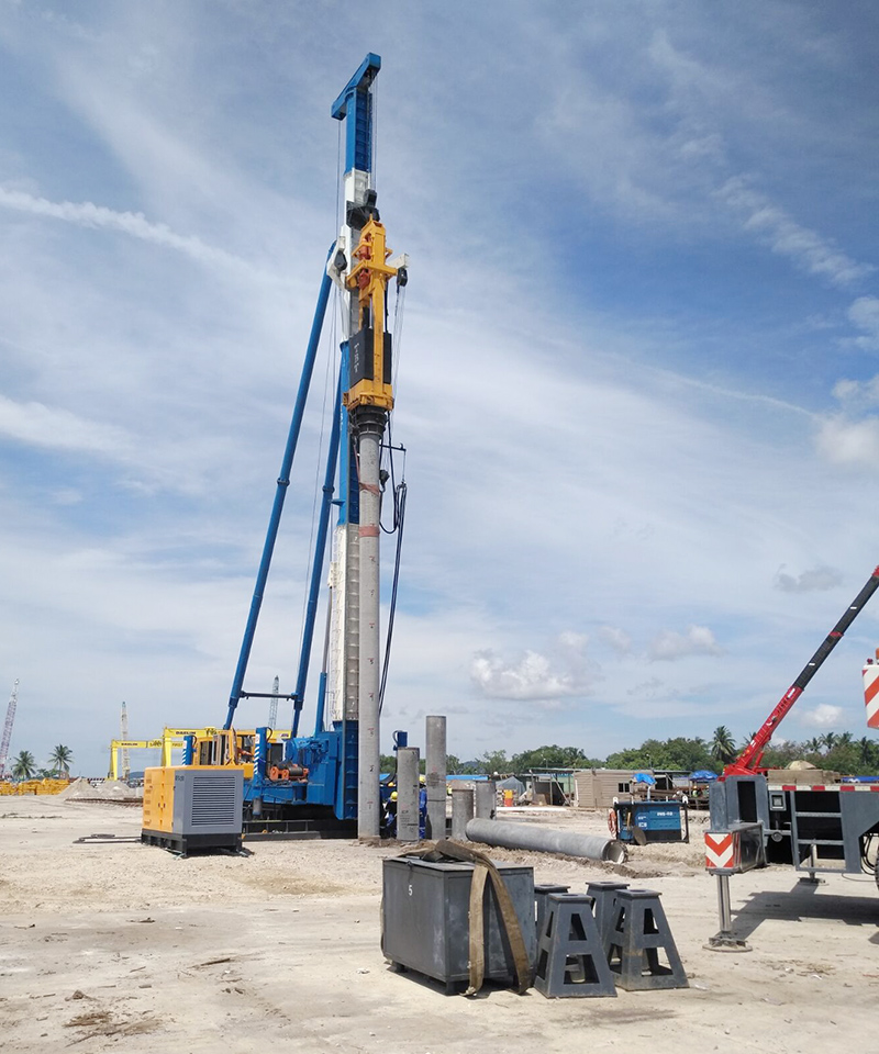 Hydraulic hammer in Korea company site working in Brunei 3
