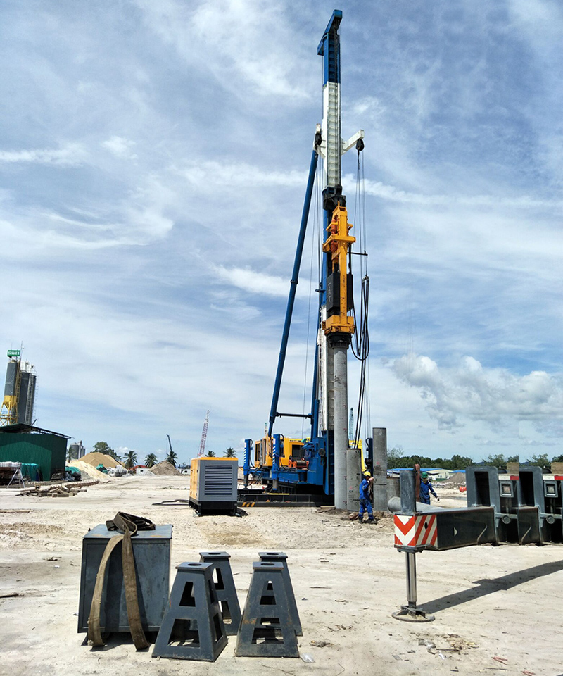 Hydraulic hammer in Korea company site working in Brunei 1