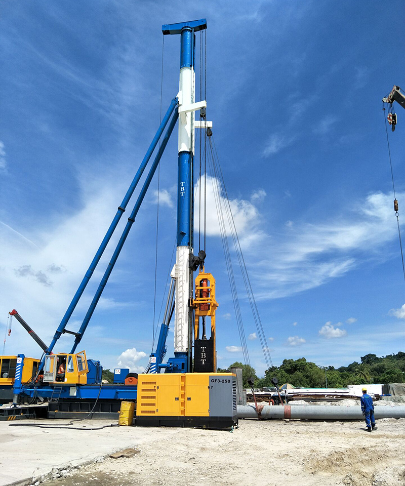 Hydraulic hammer in Korea company site working in Brunei 2