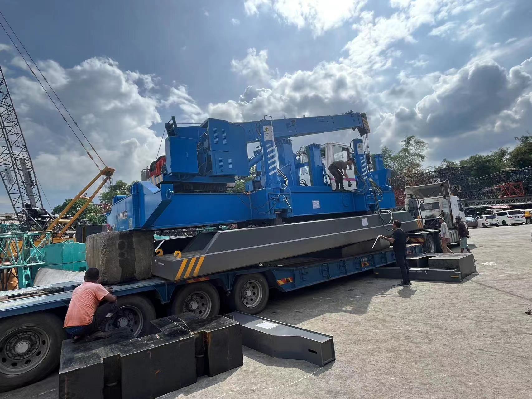 Two new  ZYC 240BS-B1 Hydraulic static pile driver to abroad for piling project 2