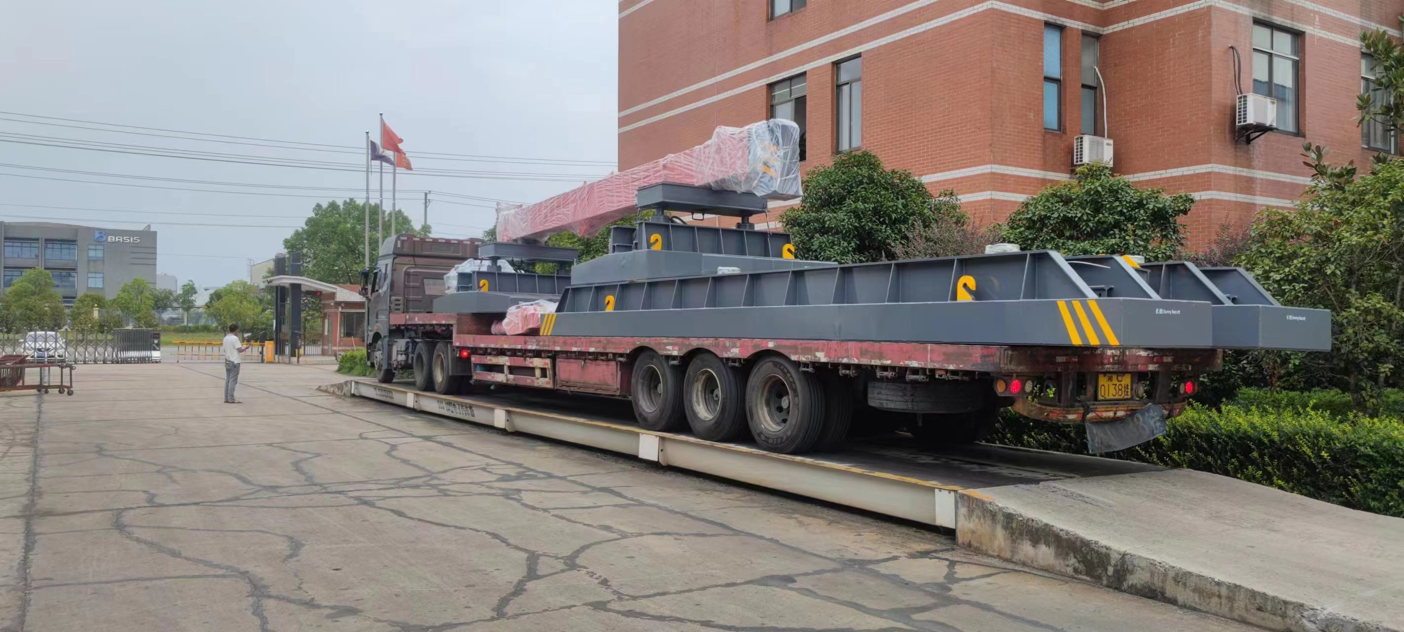 Busy delivery for hydraulic static pile driver to South East Asia countries | T-works 2
