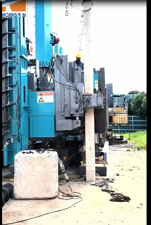 Hydraulic static pile driver mounted with drilling rig together ZYC180ton 2