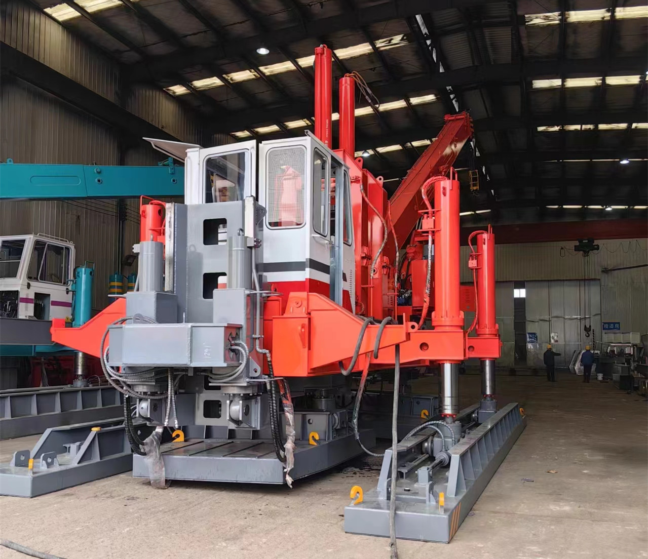 About T-works Hydrdraulic static pile driver working in East Europe 1