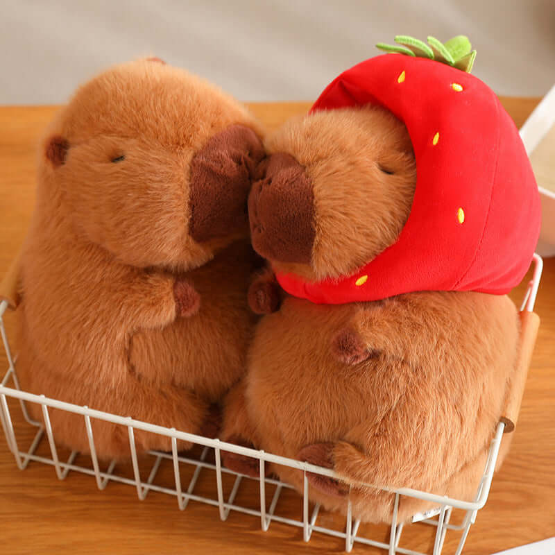 Peluche capybara toute douce portant un chapeau fraise, décoration d'anniversaire, adorable peluche capybara pour filles et garçons 10