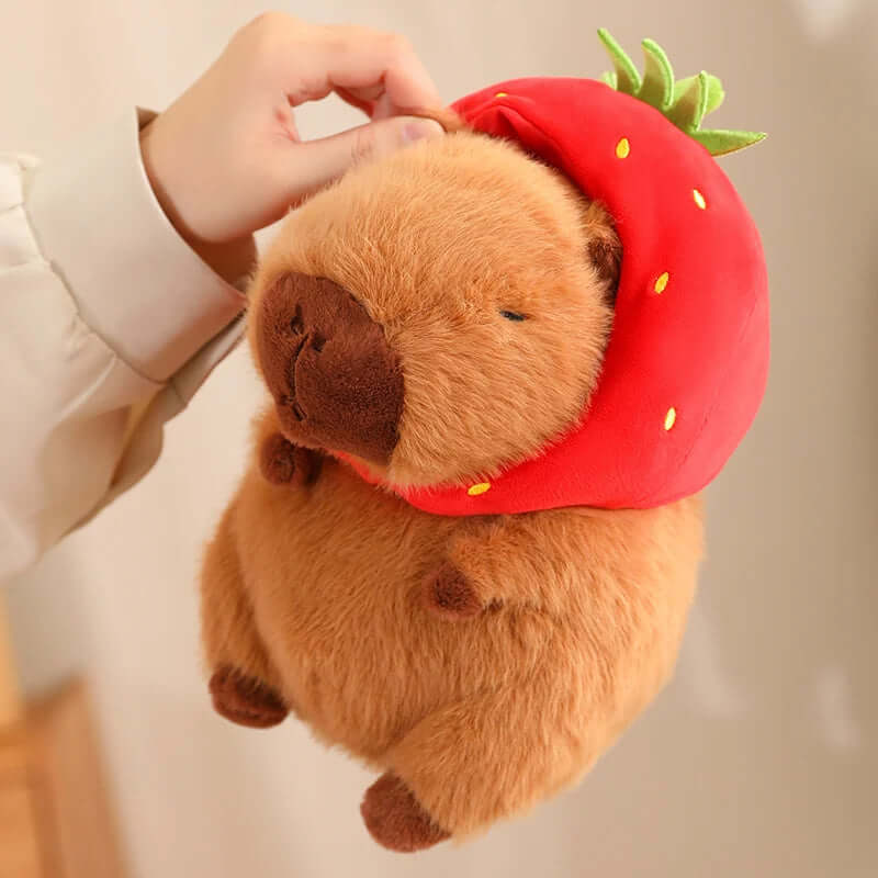 Peluche capybara toute douce portant un chapeau fraise, décoration d'anniversaire, adorable peluche capybara pour filles et garçons 12