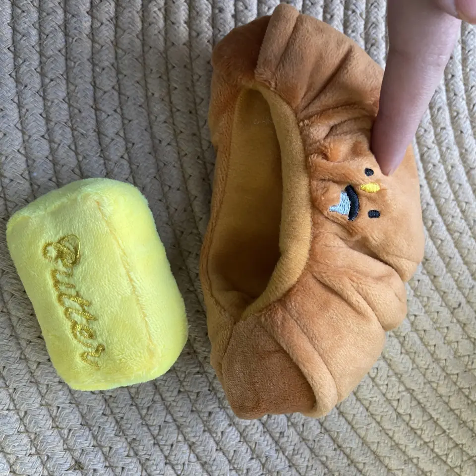 Soft Hide And Seek Dog Toy Training equipment Looking For Food Pet Toy croissant plush toy 2