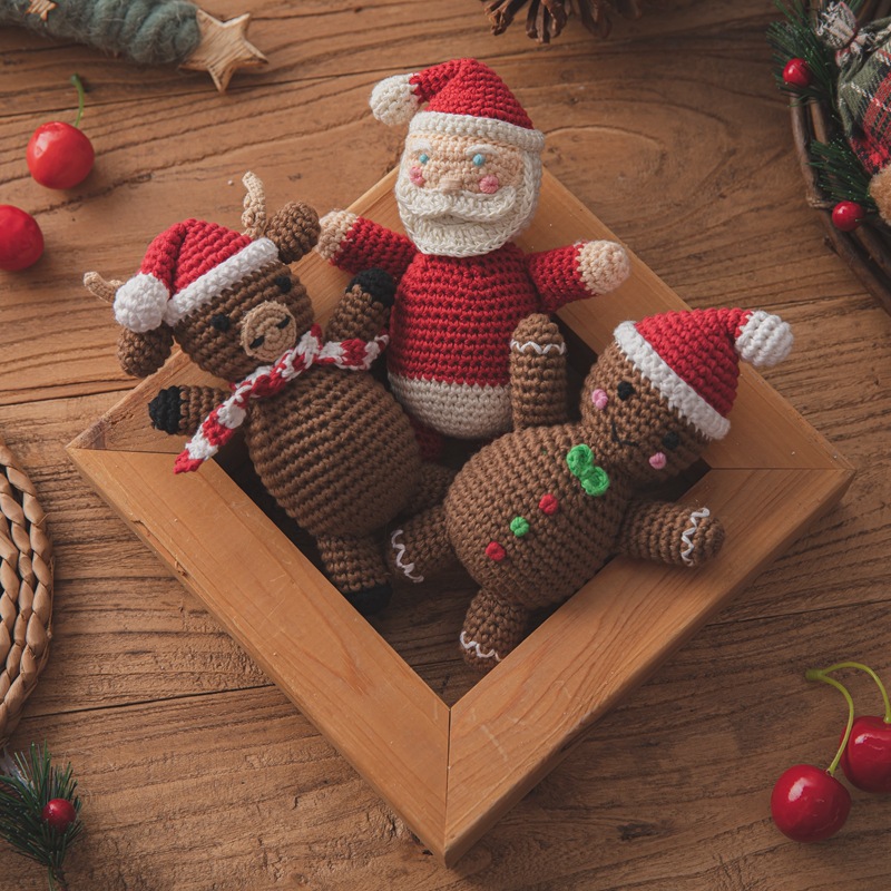 Santa Claus crochet two-piece set elk baby knitted doll gingerbread man doll hand bell children's toy 2