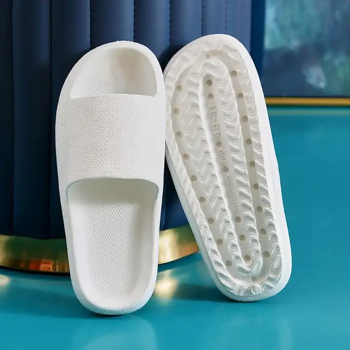 Wholesale Cloud Slippers Summer Soft Thick Sole Beach Indoor Sandal Slipper 1