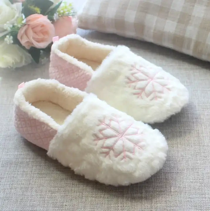 Wholesale Soft Christmas Slipper Indoor Plush Winter Slippers For Women Snow Shoes Products 1