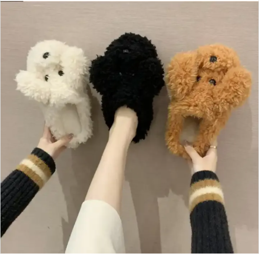 Experience Ultimate Comfort with the Best Plush Bedroom Slippers 1