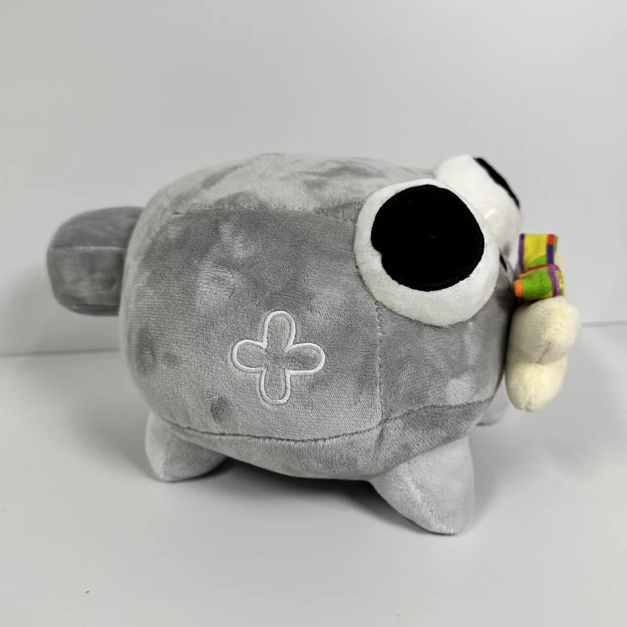 Плюшевая игрушка Dandy's World, серый цвет, 25 см - милая большая игрушка с глазами и бантиком. 17
