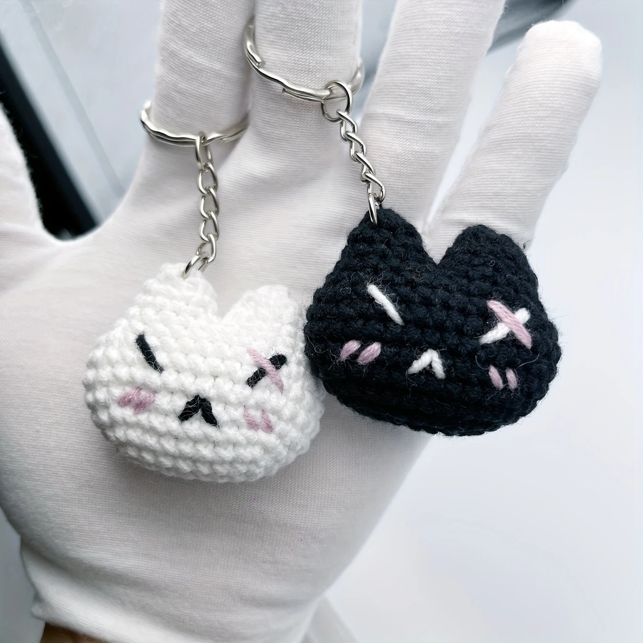 4cm Handmade Knitted Black & White Cat Couple Keychain Ornaments – Cute Mini Hanging Plush Charms Gift 12