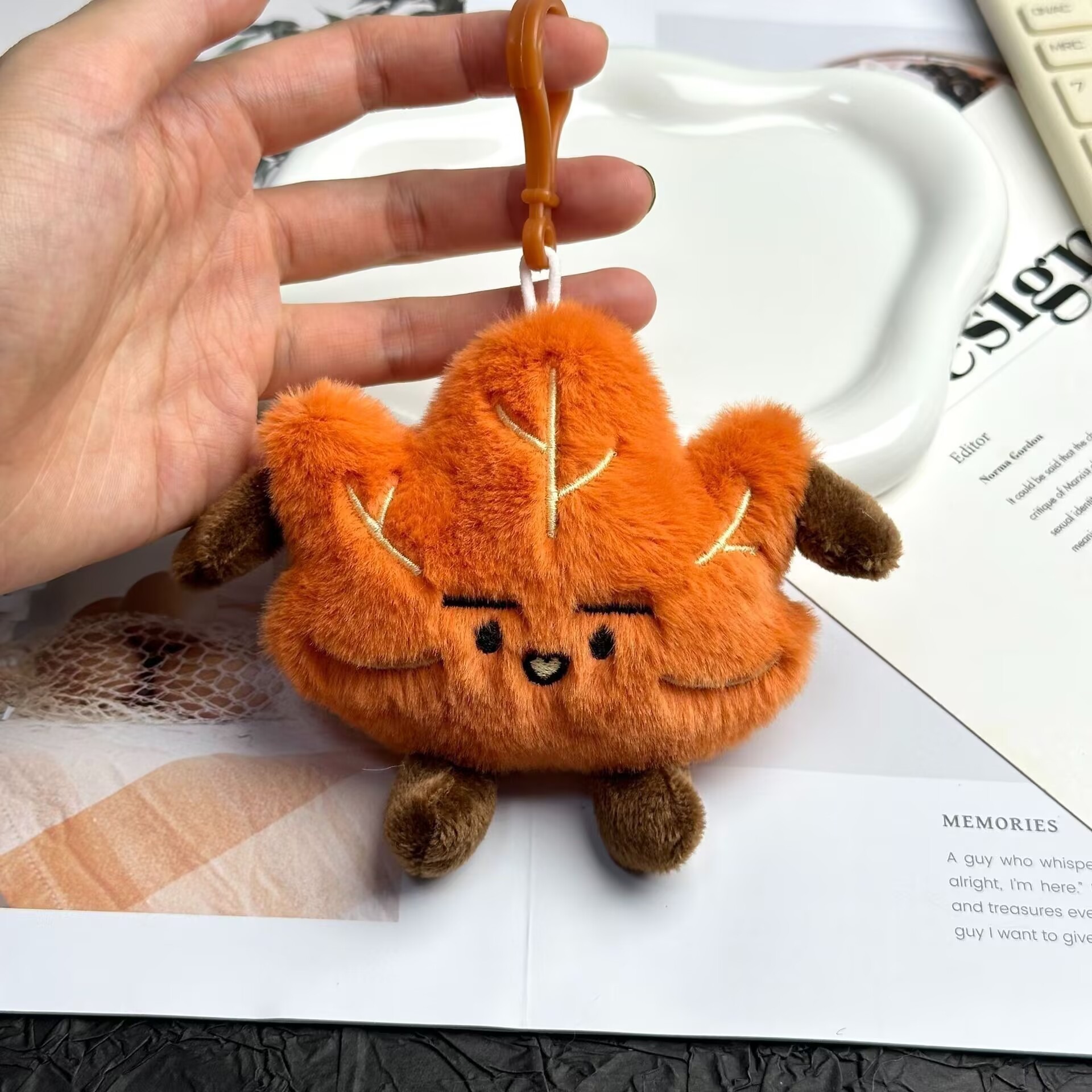 Cute Orange Maple Leaf Plush Keychain – Adorable Autumn-Themed Stuffed Charm with Clip 10