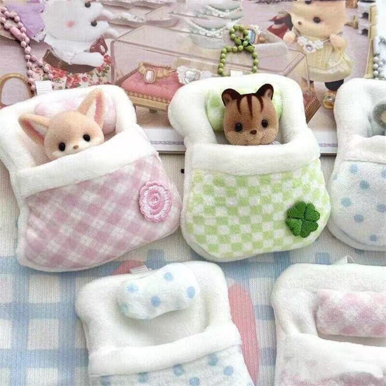 Cute Mini Plush Doll Bed with Checkered Pattern & Clover/Rose Detail - Adorable Bedding Accessory for Dolls or Decor 9