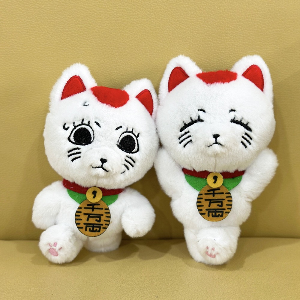 Llavero de peluche Turbo Granny Dandadan de 25 cm: adorable mascota con temática de gato de la suerte para bolsos y objetos de colección. 13