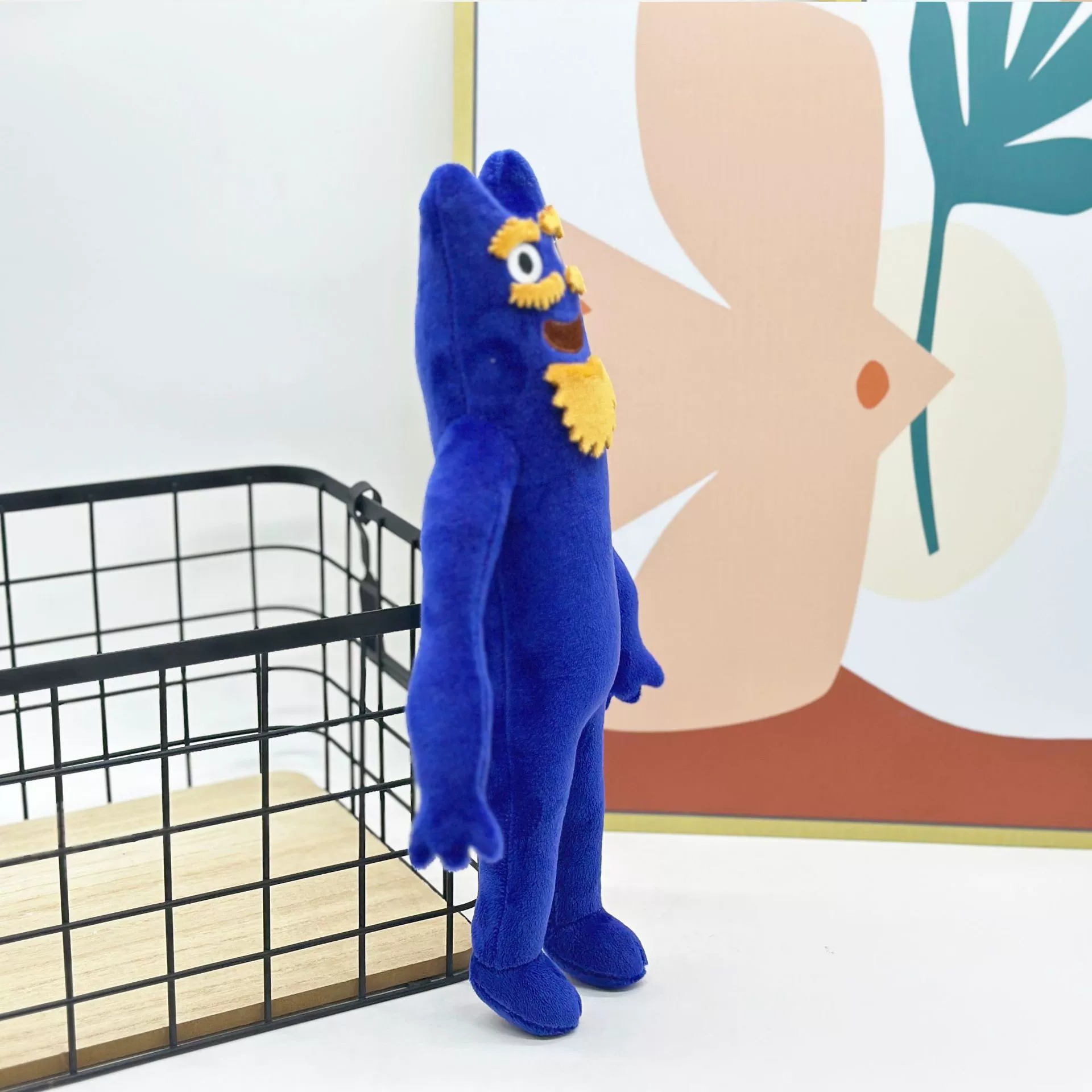 Adorable monstruo azul de peluche con barba y cejas amarillas. 34 cm de alto y 101 g de peso. Figura suave para niños. 13