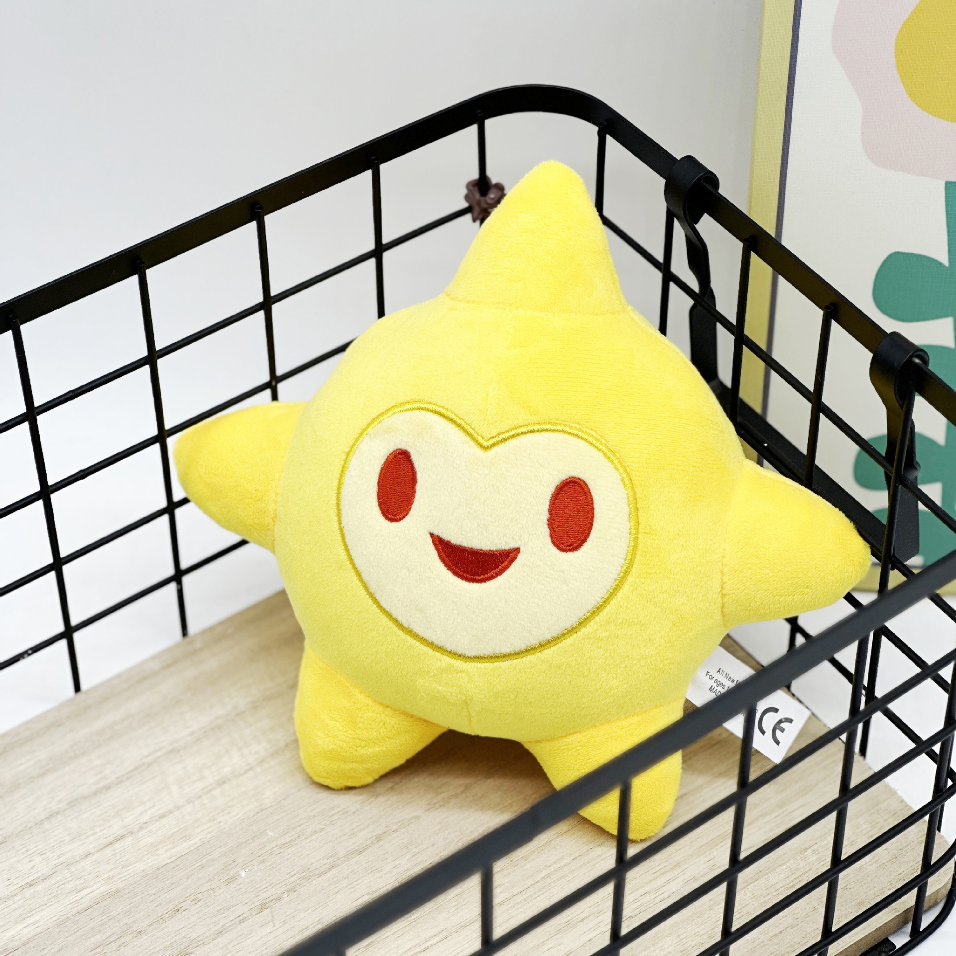 Adorable juguete de peluche en forma de estrella amarilla con una cara alegre, perfecto como un lindo compañero o artículo decorativo para niños. 15