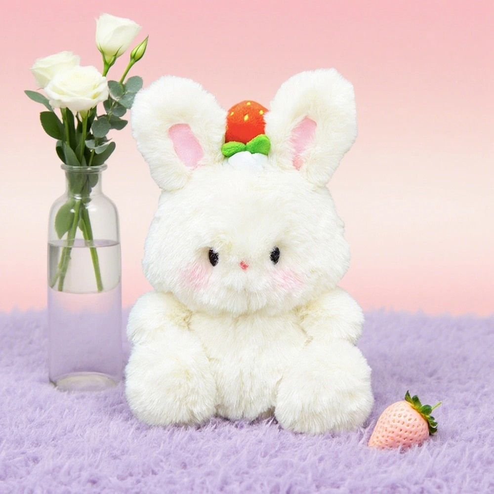 Adorable peluche lapin fraise – Lapin en peluche douce de 27 cm avec chapeau fruité, cadeau idéal pour les enfants et les collectionneurs 1