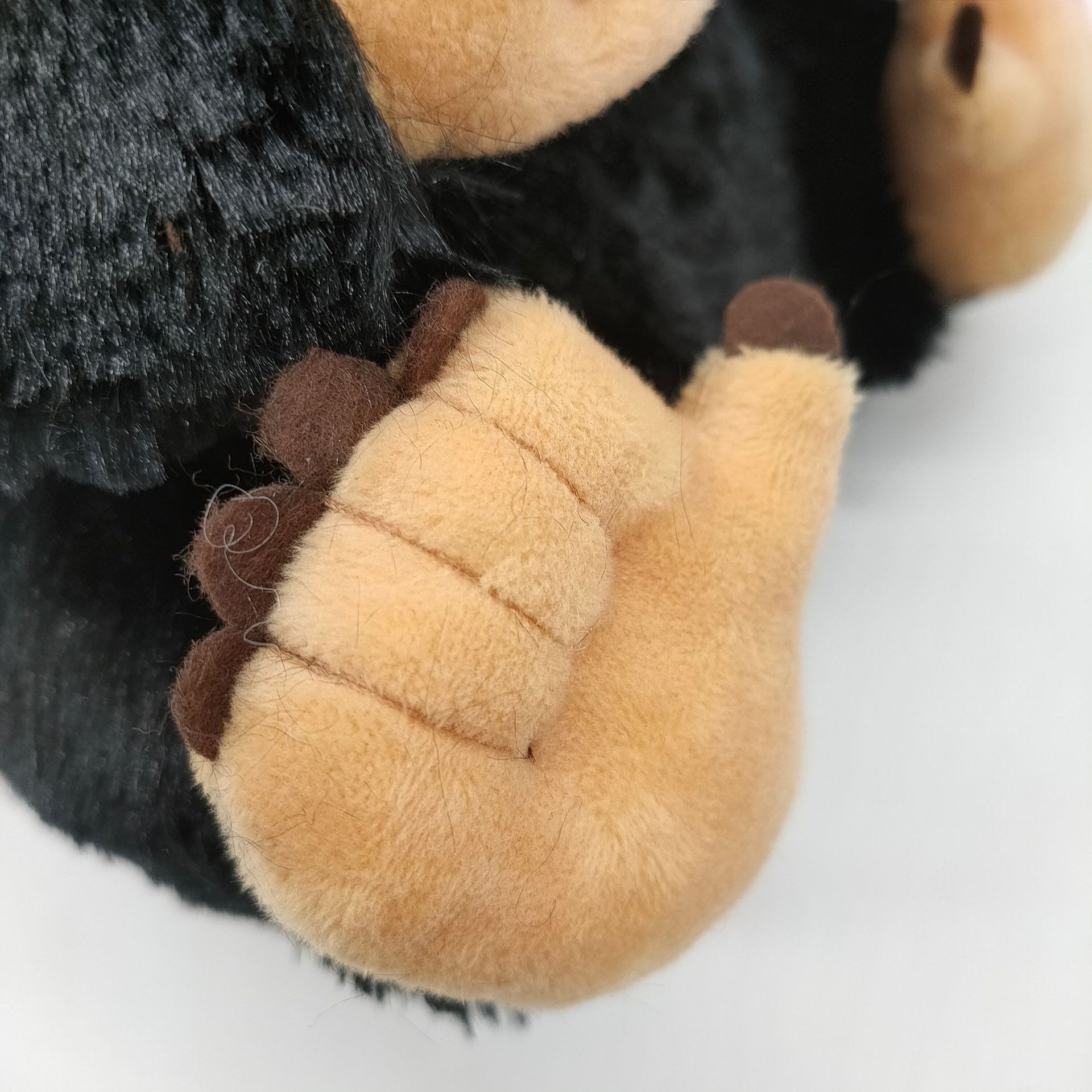 Peluche Niffleur des Animaux Fantastiques - 23 cm de hauteur, 152 g. Adorable peluche, créature magique à collectionner pour les fans. 16