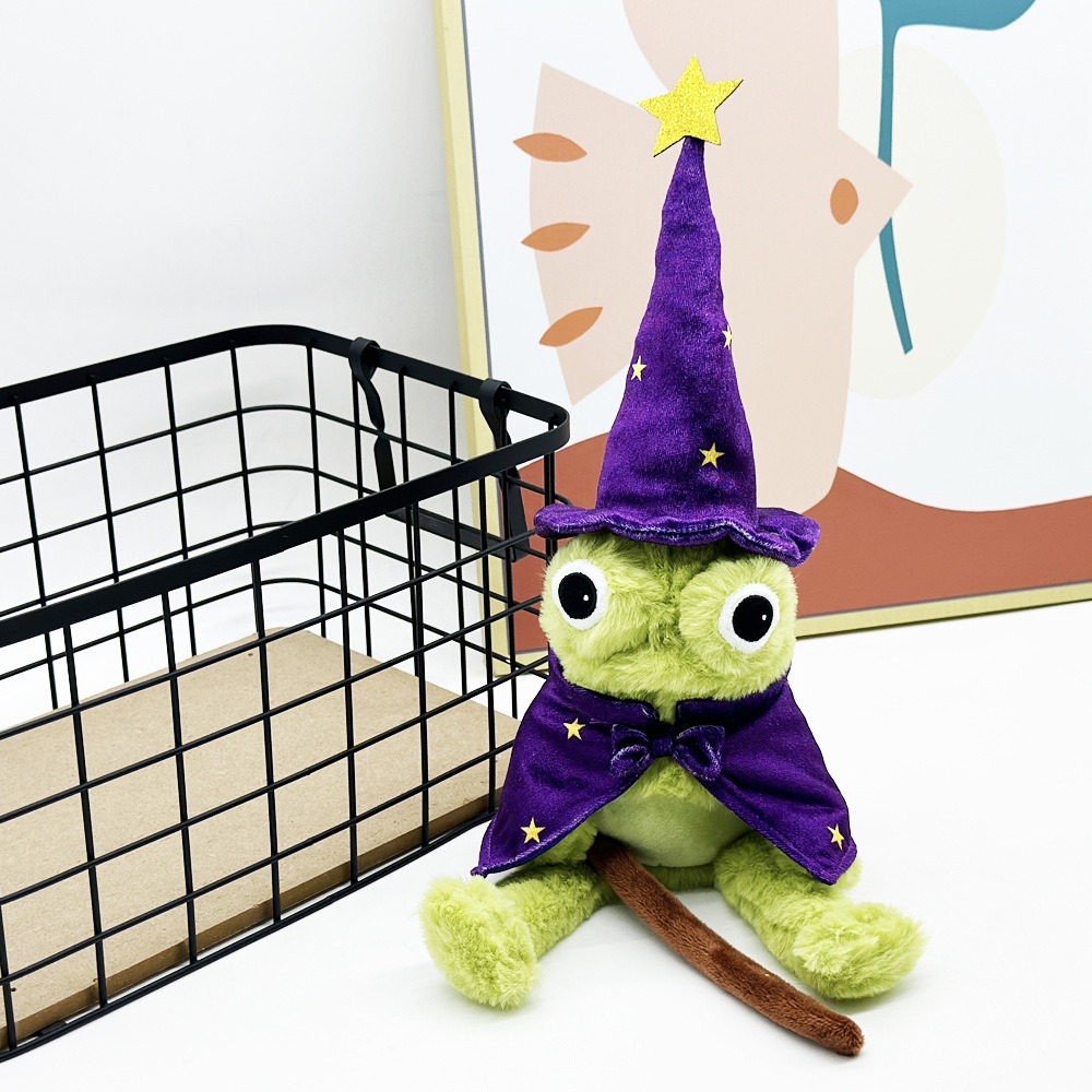 Мягкая игрушка «Лягушка-волшебник из поместья «Лунный свет»» высотой 30 см. Милая волшебная лягушка в сидячем положении, в шляпе и плаще волшебника. Забавная мягкая игрушка. 15