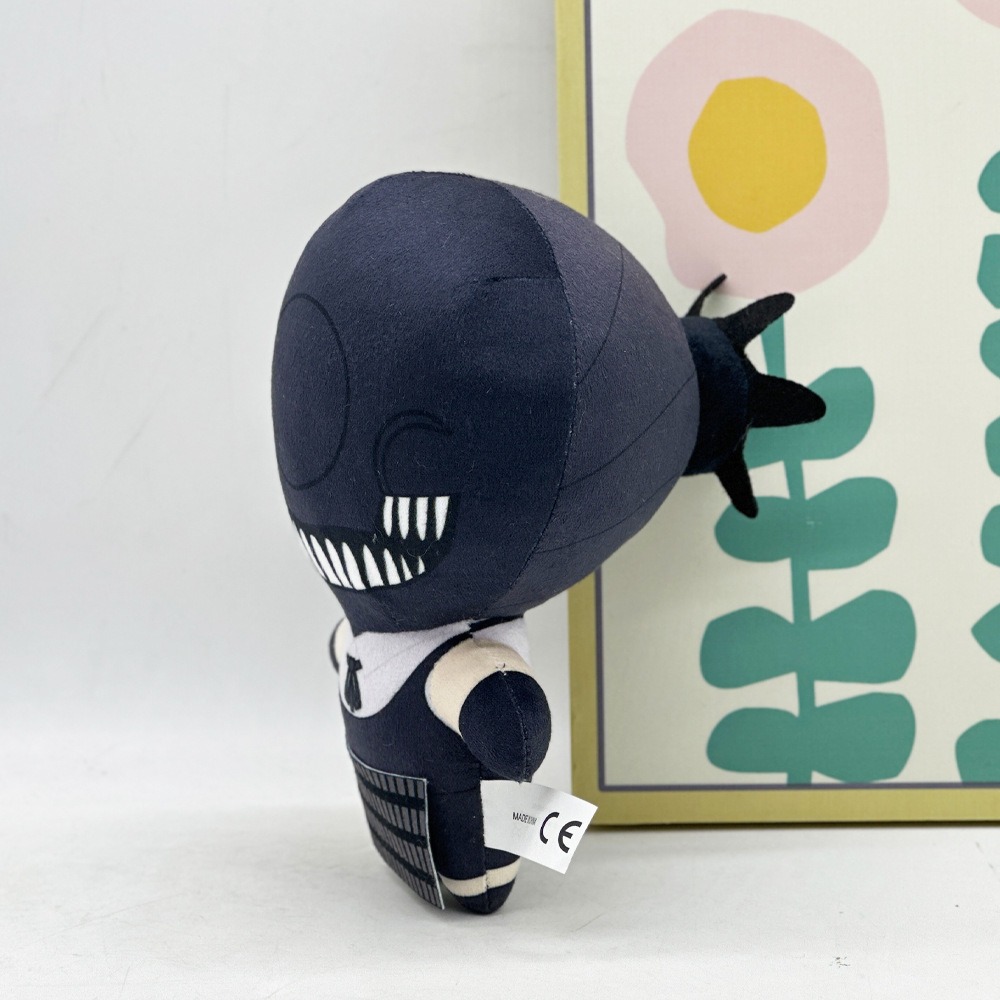 Peluche de motosierra Rezi de 20 cm, personaje espeluznante de la serie Dark, figura negra con dientes afilados y uniforme. 12