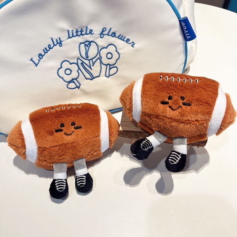 Lindo llavero de peluche de fútbol con patas - Adorables deportes - Abalorio para bolso temático 9