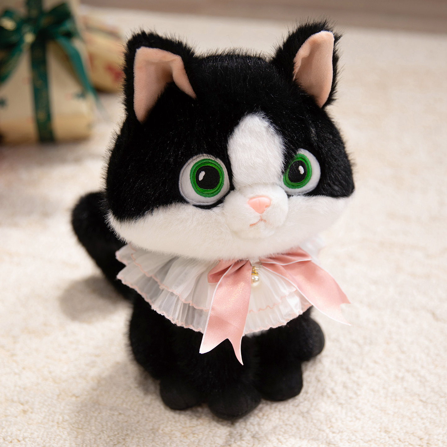 Diseño creativo de muñecos de peluche gatitos Devon Rex con formas lindas, que usan baberos y son excelentes regalos para los niños. 13