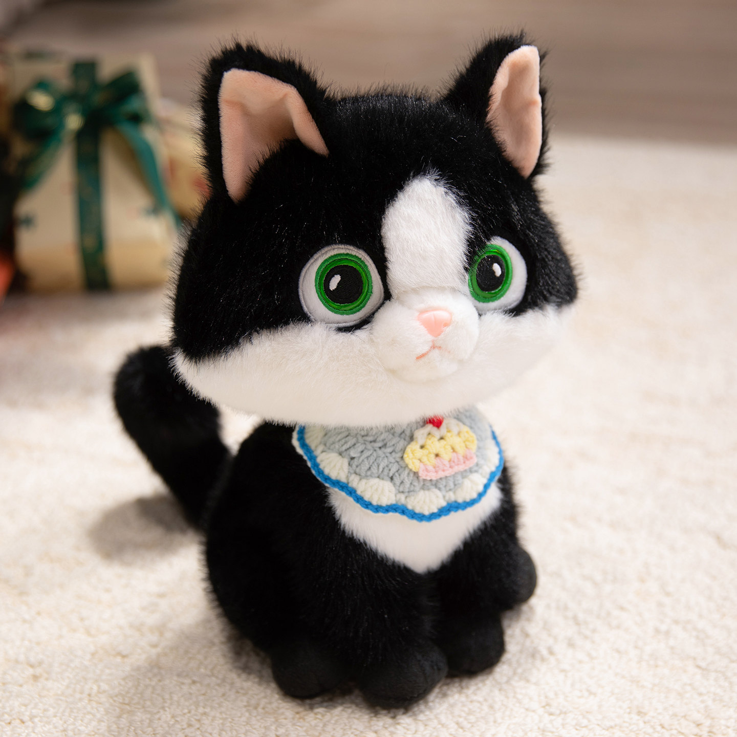 Diseño creativo de muñecos de peluche gatitos Devon Rex con formas lindas, que usan baberos y son excelentes regalos para los niños. 17