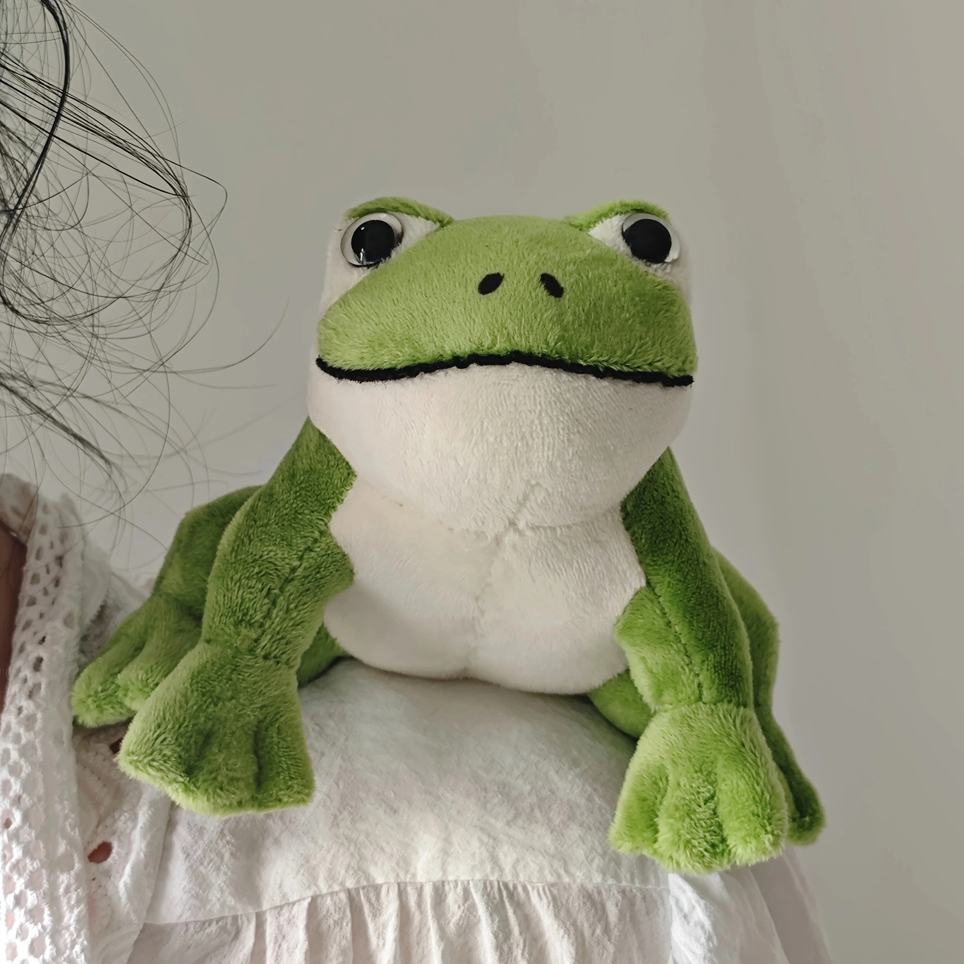 Realistic Green Frog Plush Toy - 10cm/3.94inch Stuffed Animal, 70g Soft Doll with Lily Pad 1