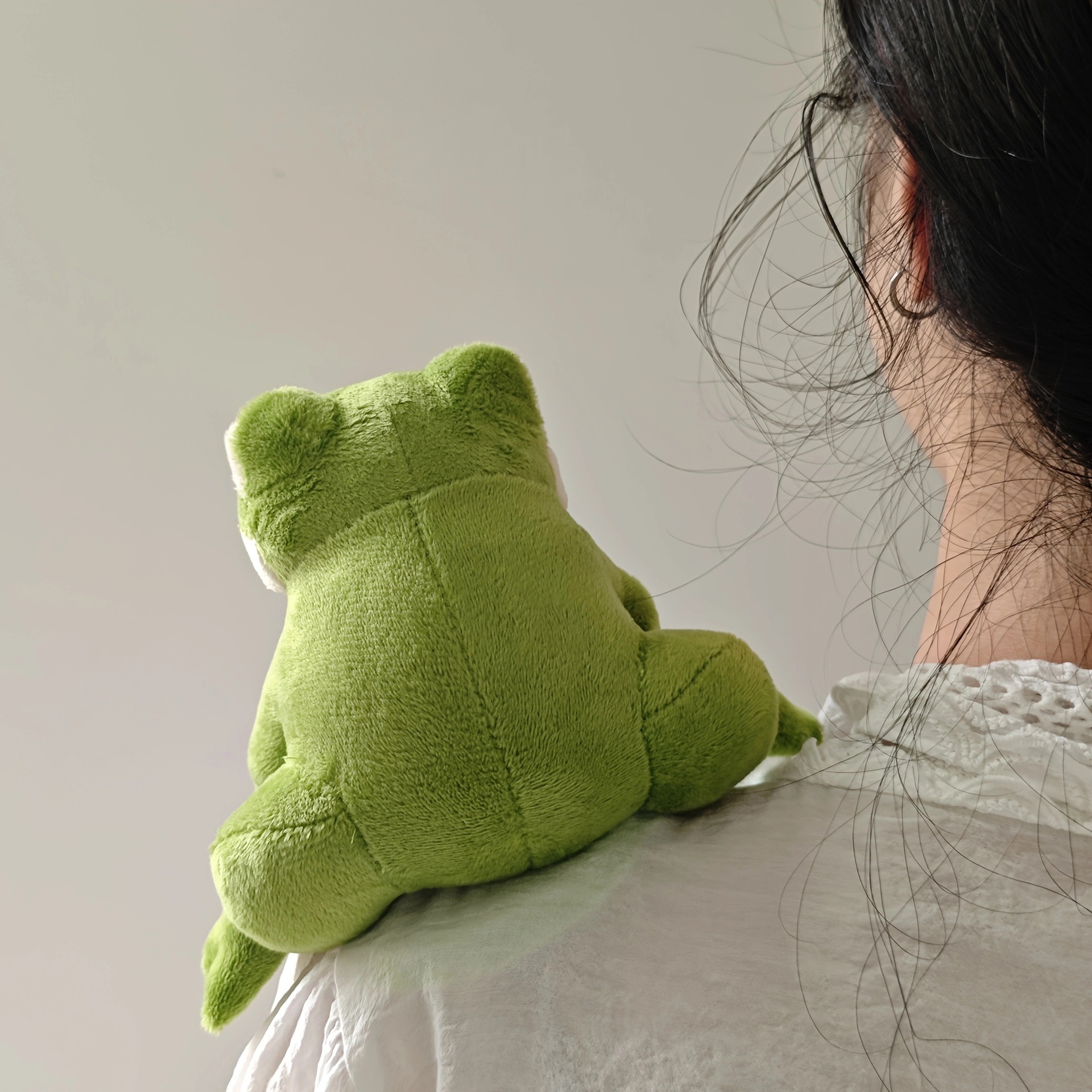 Realistic Green Frog Plush Toy - 10cm/3.94inch Stuffed Animal, 70g Soft Doll with Lily Pad 9
