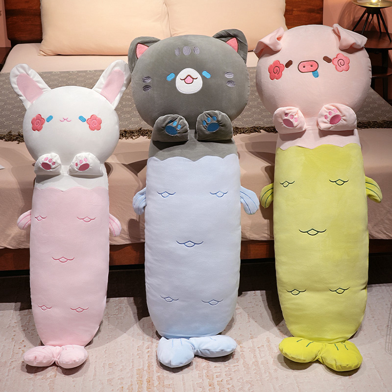 Diseño creativo de almohadas largas de peluche con forma de cola de sirena. Estos adorables animales son un cálido hogar. 16