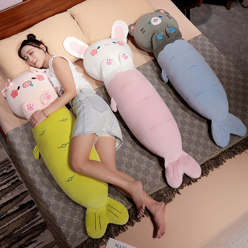 Diseño creativo de almohadas largas de peluche con forma de cola de sirena. Estos adorables animales son un cálido hogar. 15