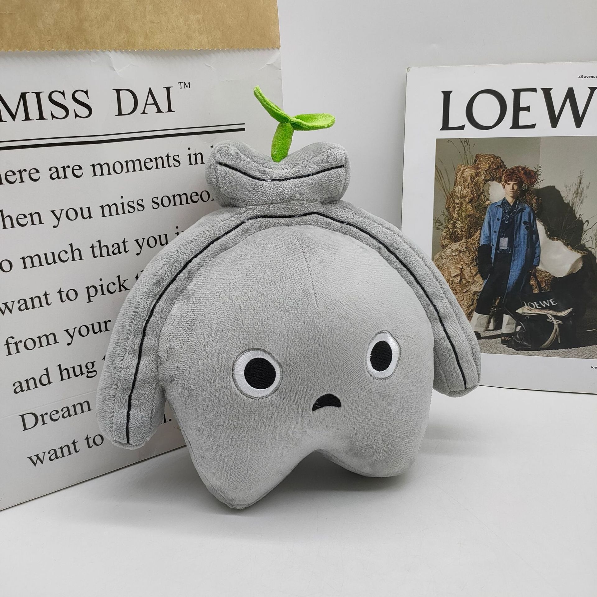 Peluche Koco Sad Sprout de Sonic Frontiers de 26 cm: adorable planta gris de 26 cm con hojas, suave almohada kawaii. 14