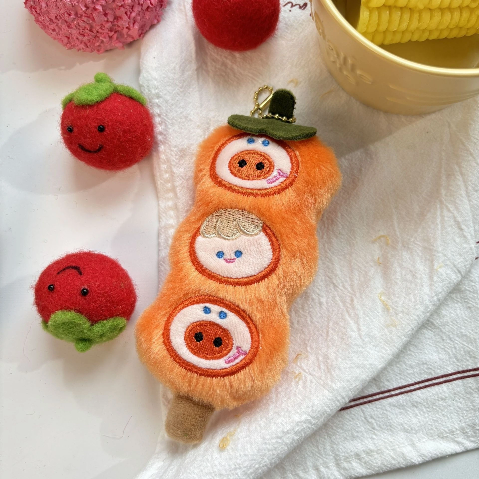 Fabricant 6cm Nouveau produit Poupée porte-bonheur en tissu Belle peluche symbolisant la chance Pendentif porte-clés en peluche 1