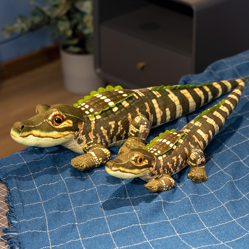 Peluche crocodile au design créatif et à la forme adorable, un compagnon chaleureux pour les enfants, un cadeau idéal et un bel objet de décoration. 11