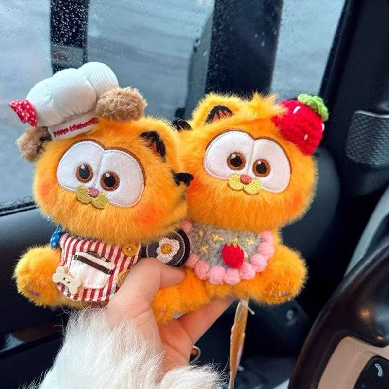 2025 Vente en gros 10 cm Nouveau pendentif de sac à main populaire Garfield, le chat chef cuisinier, porte-clés mignon 11