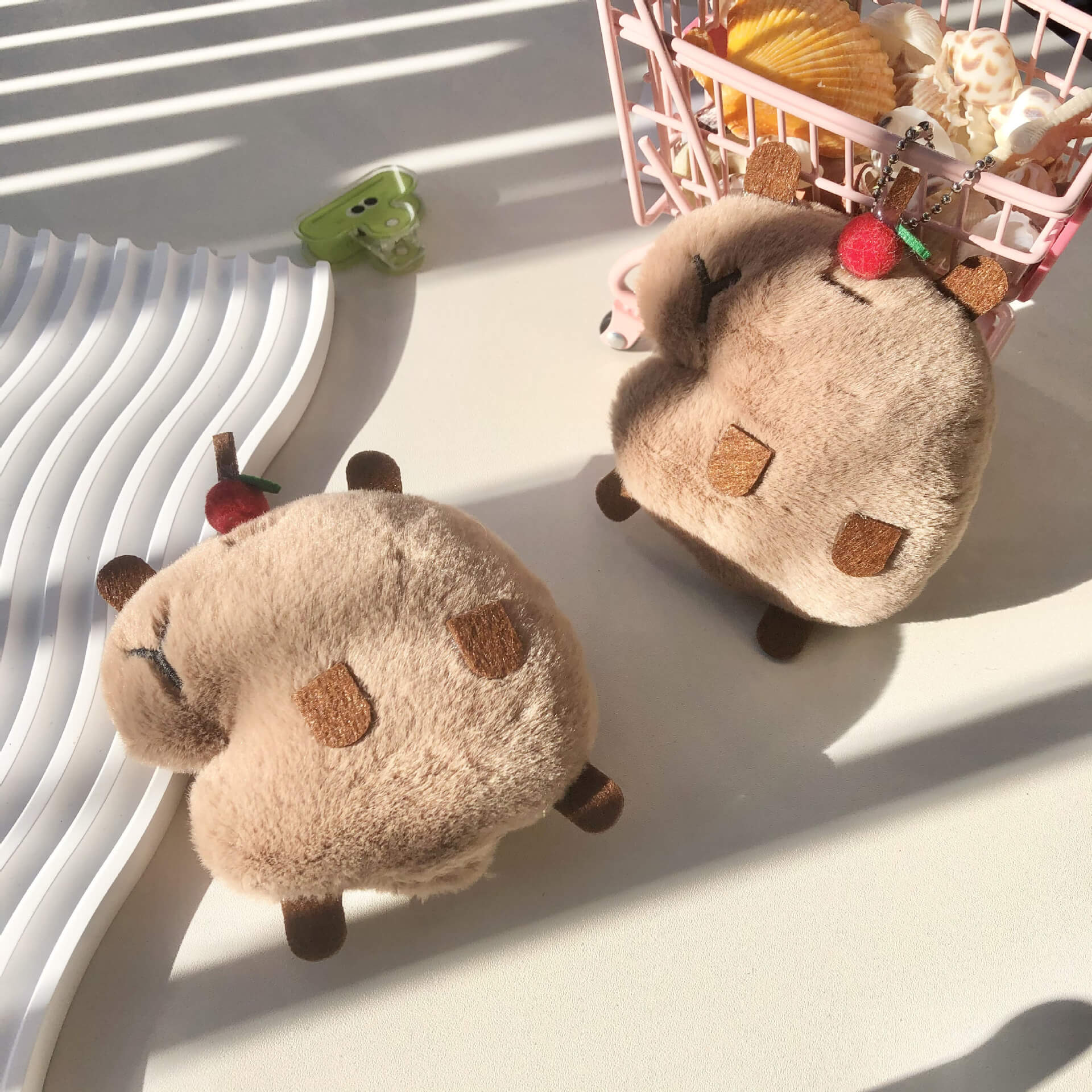 Peluche Capybara 10 cm en gros, jouet en peluche amusant, poupée en peluche qui couine, porte-clés en peluche, accessoires de sac 12