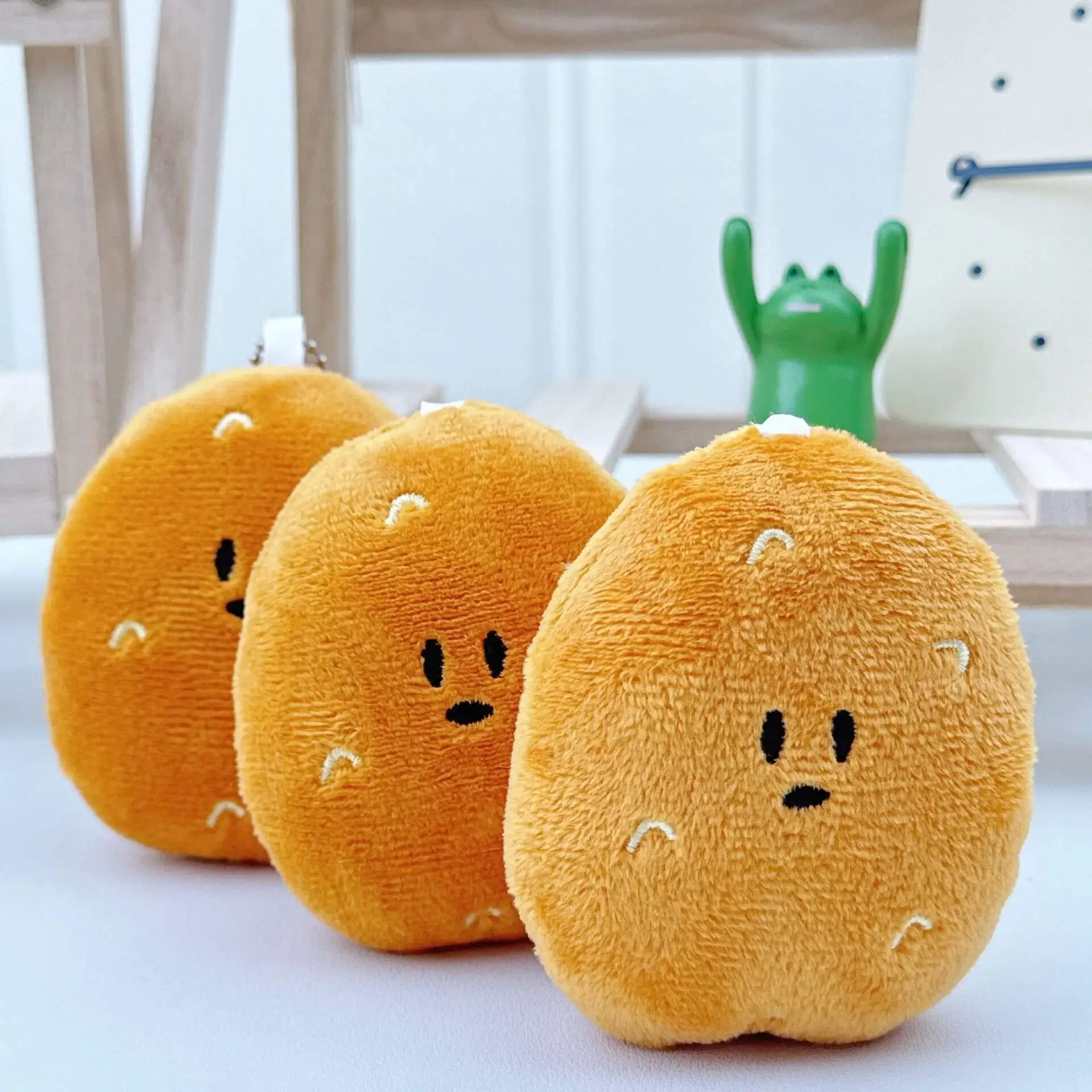 Venta al por mayor de 9 cm de patata de peluche pequeño colgante lindo llavero de peluche kawaii fabricante de peluche fabricación 1