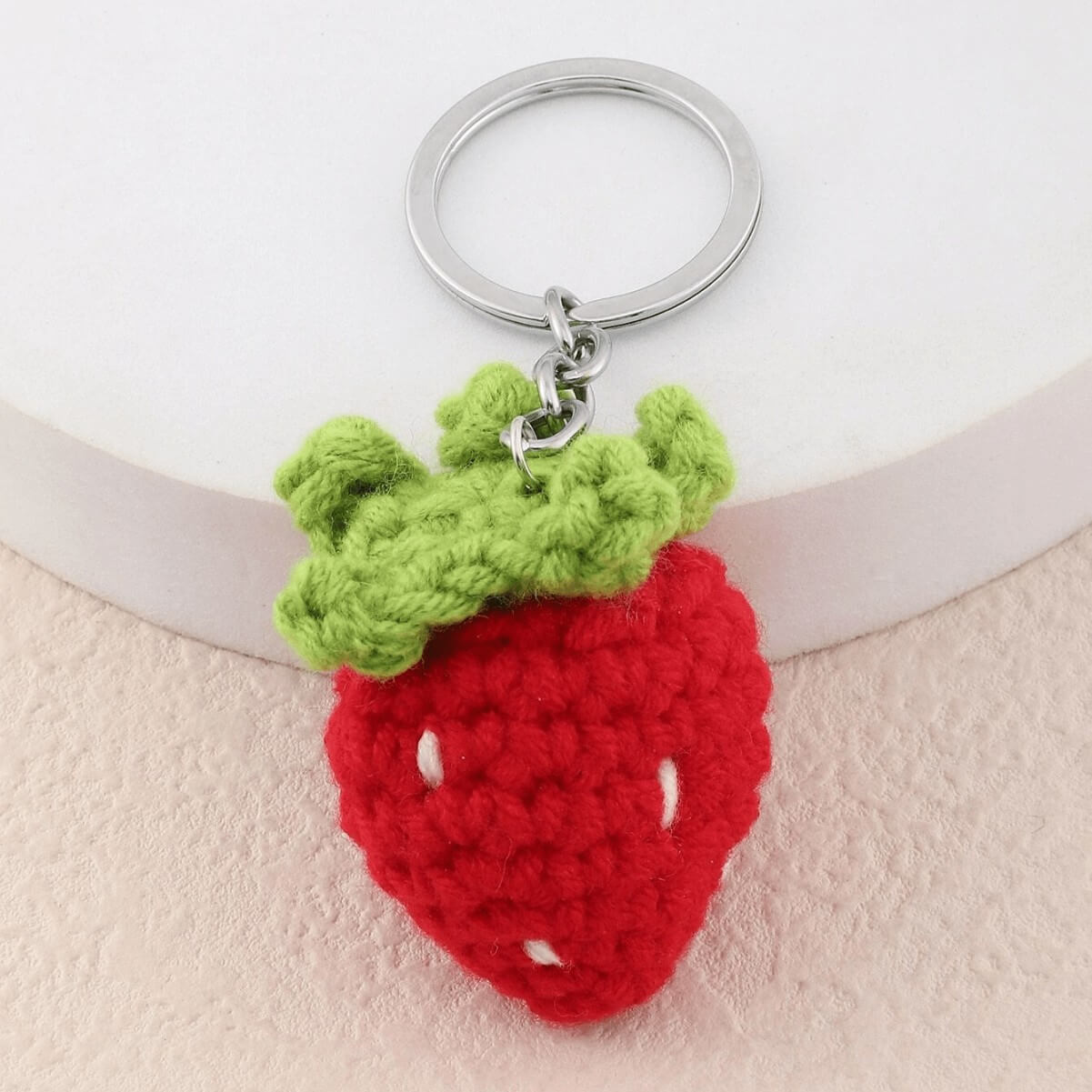Креативная вязаная своими руками маленькая кукла-клубничка, подвесной брелок из хлопковой нити с рисунком молока. 9