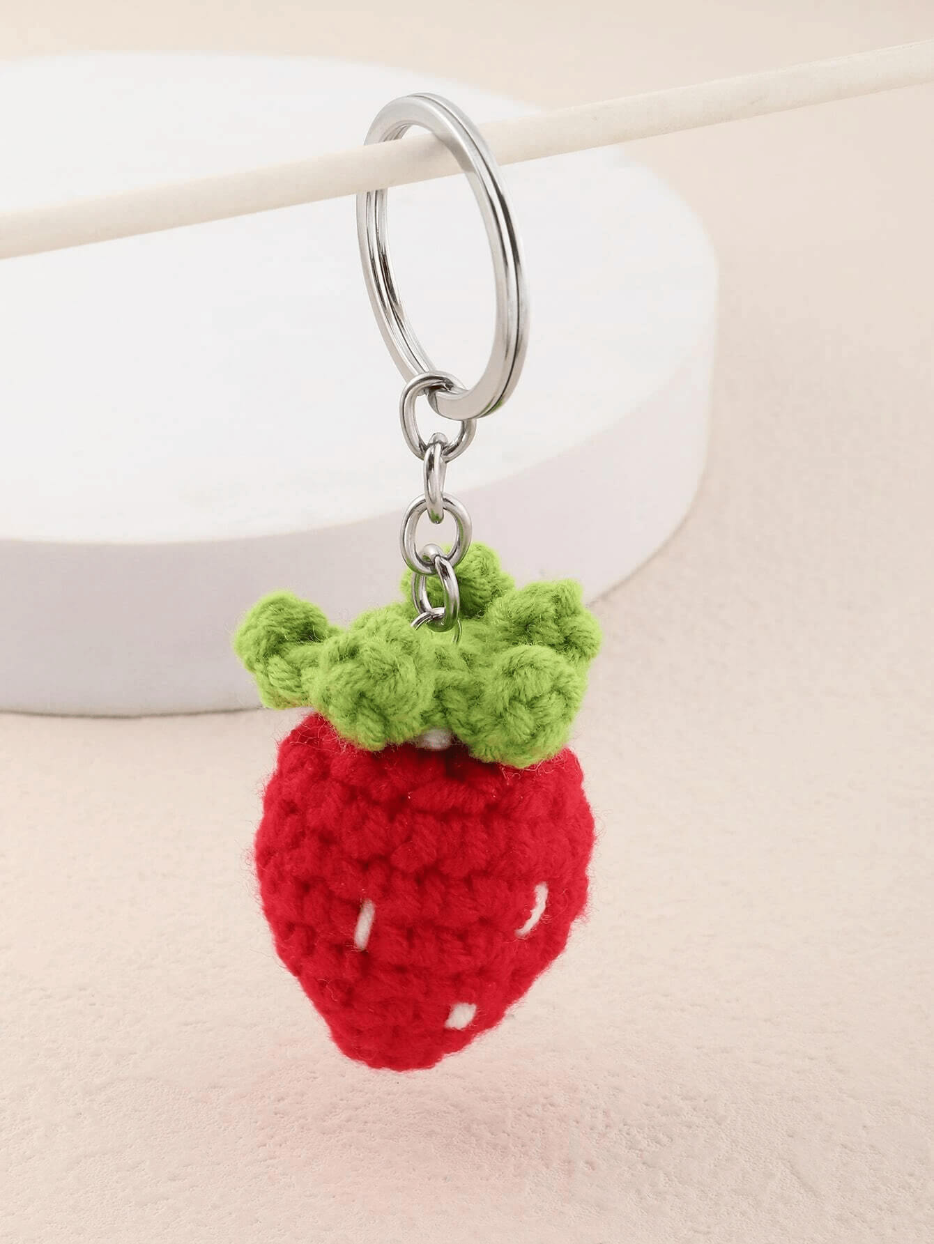 Креативная вязаная своими руками маленькая кукла-клубничка, подвесной брелок из хлопковой нити с рисунком молока. 12