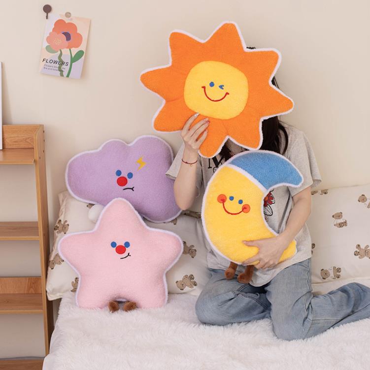 Peluche mignonne et kawaii soleil lune nuage montagne coussin doux 10