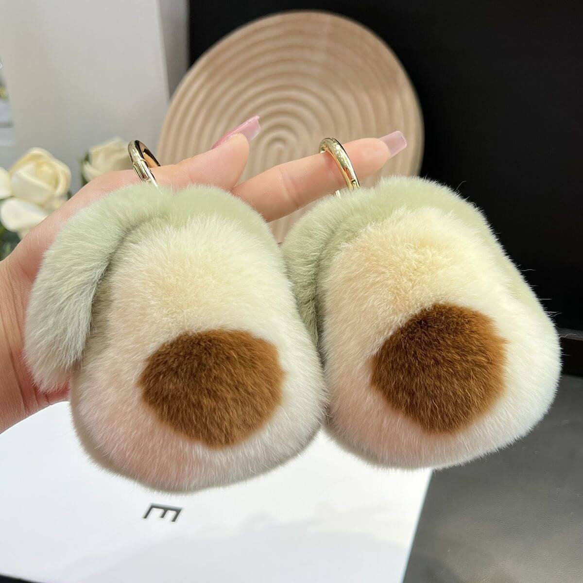 Porte-clés en peluche adorable loutre-lapin de 13 cm (avec pattes), style avocat. Un véritable bijou en peluche. 8