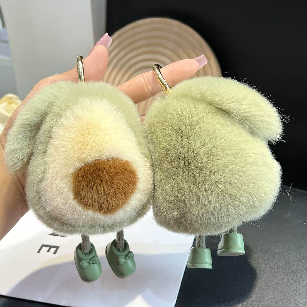 Porte-clés en peluche adorable loutre-lapin de 13 cm (avec pattes), style avocat. Un véritable bijou en peluche. 10