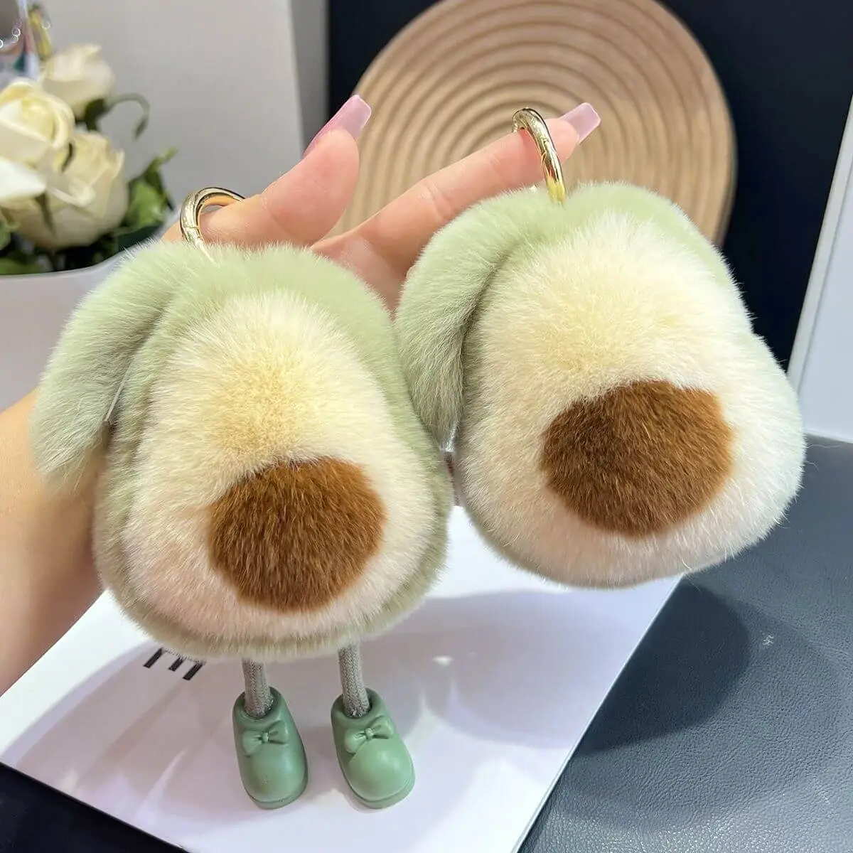 Porte-clés en peluche adorable loutre-lapin de 13 cm (avec pattes), style avocat. Un véritable bijou en peluche. 1